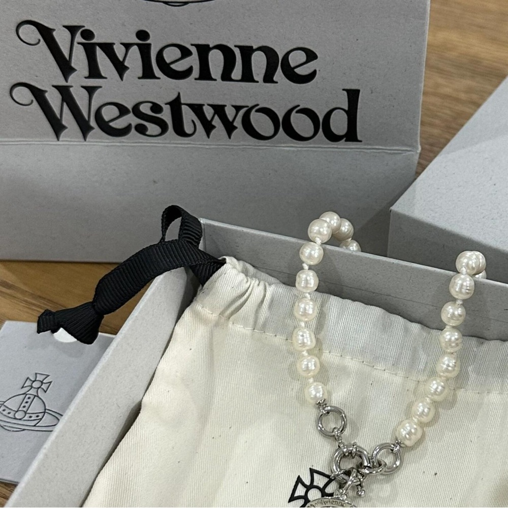 Vivienne Westwood Elegant Silver Pearl Necklace - Picture 9 of 12